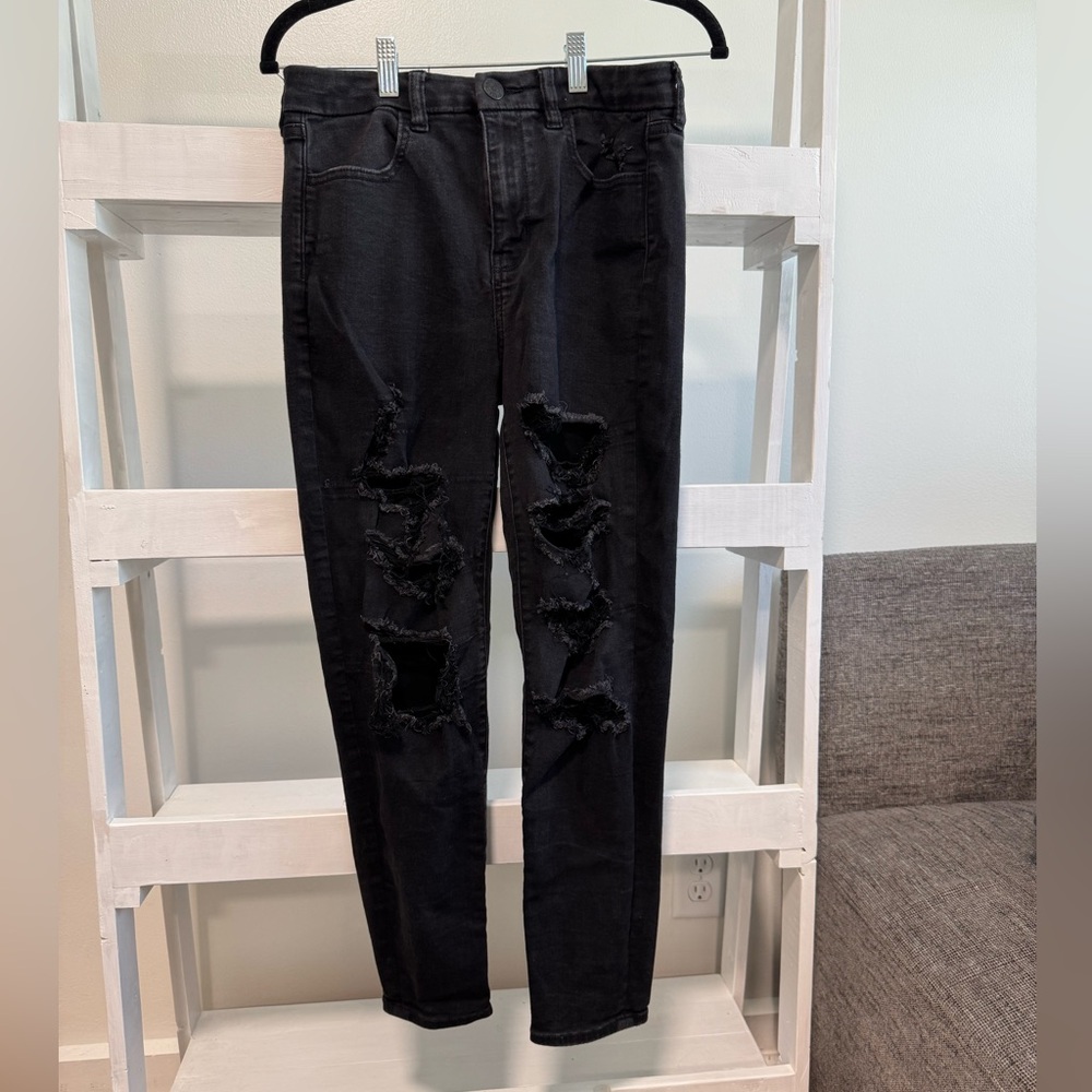 American Eagle Curvy High Rise Jegging Black Distressed-Runs SMALL